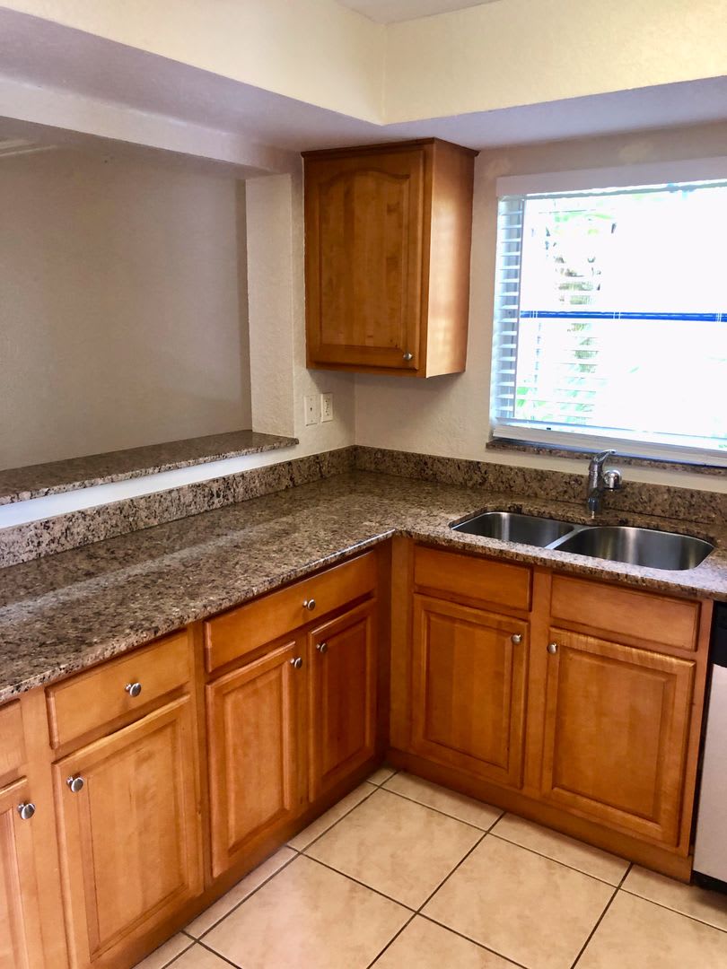Two Bed/Two Bath Conveniently Located in Park View Condominiums, Close to Downtown Sarasota – photo 4