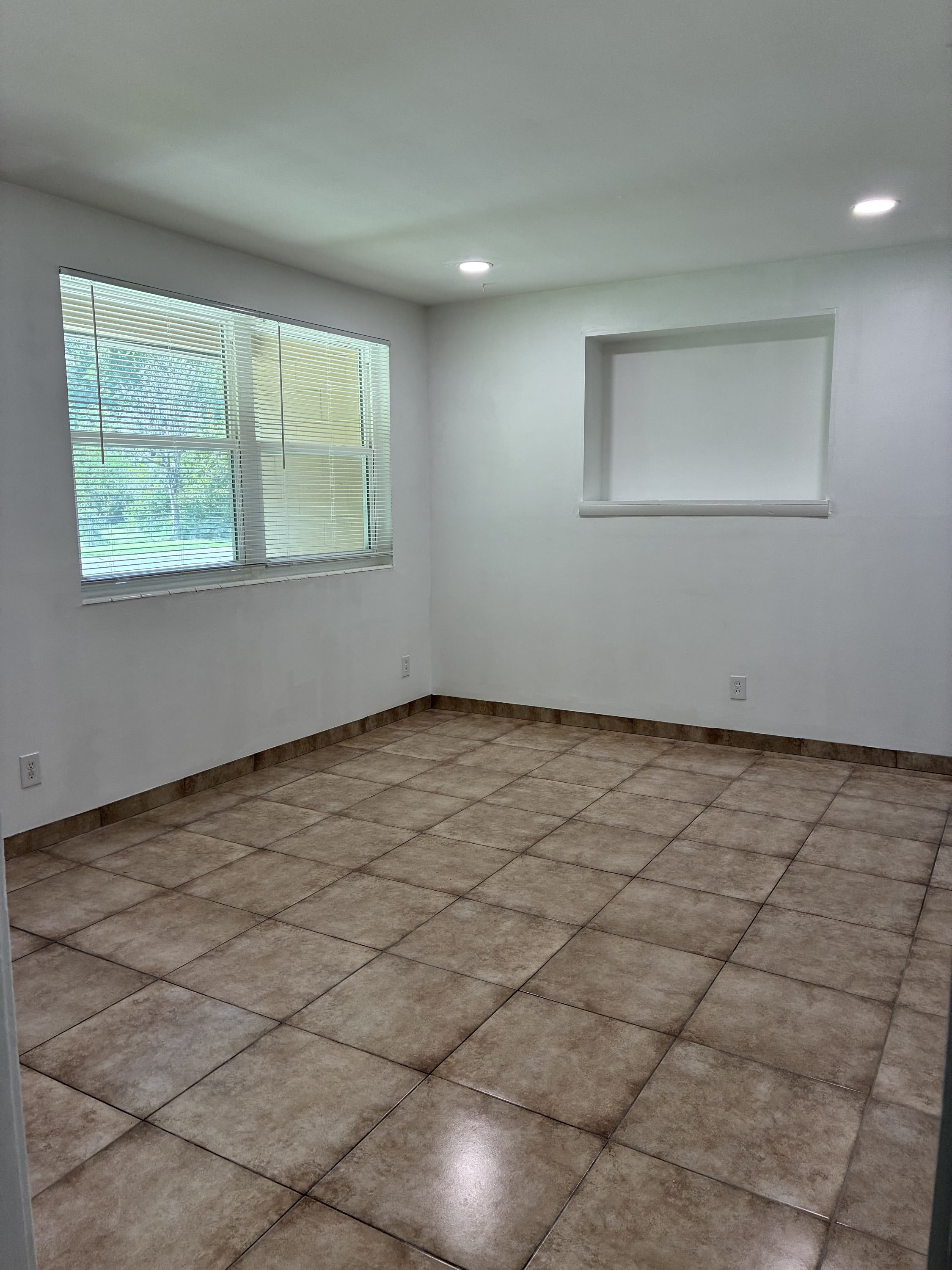 645 Allen Lane – photo 3