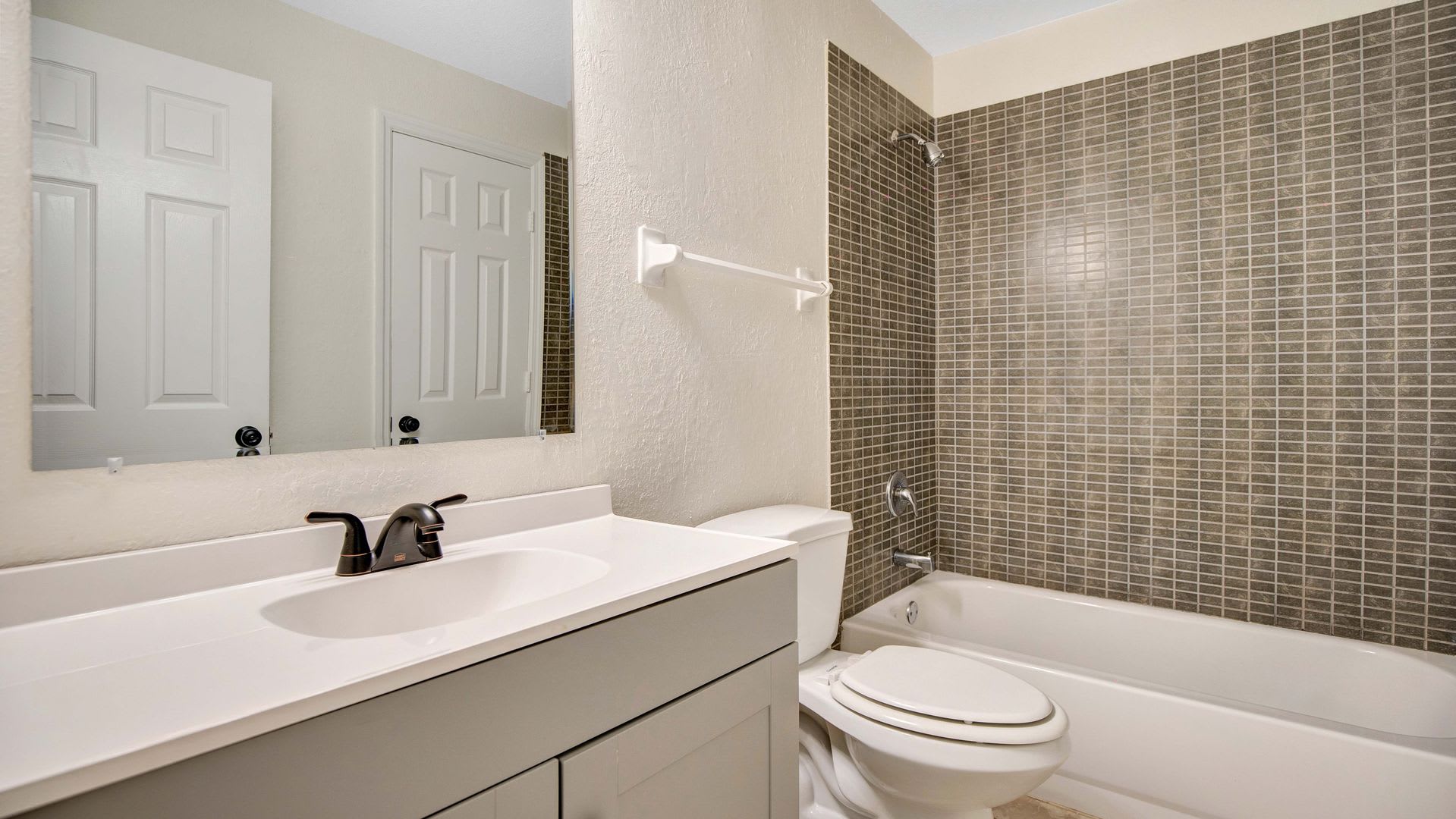 Parkside Villas – Renovated Villa-Style Living – photo 4