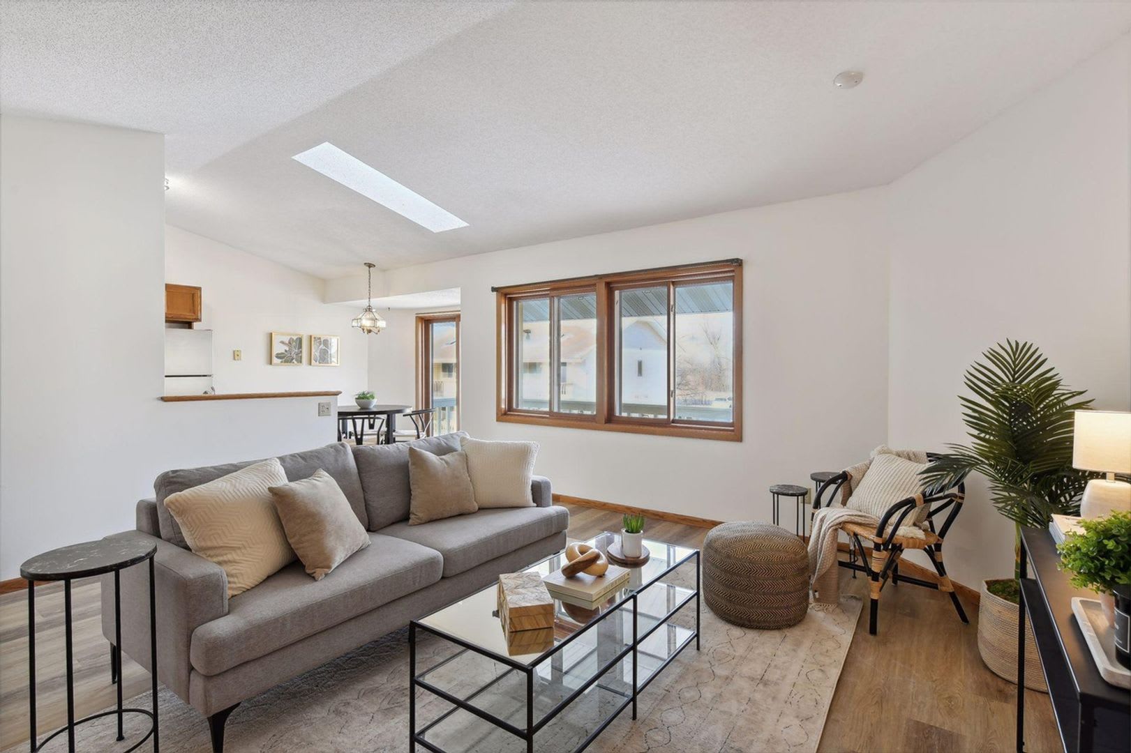 Freshly updated 2 bedroom condo! – photo 2