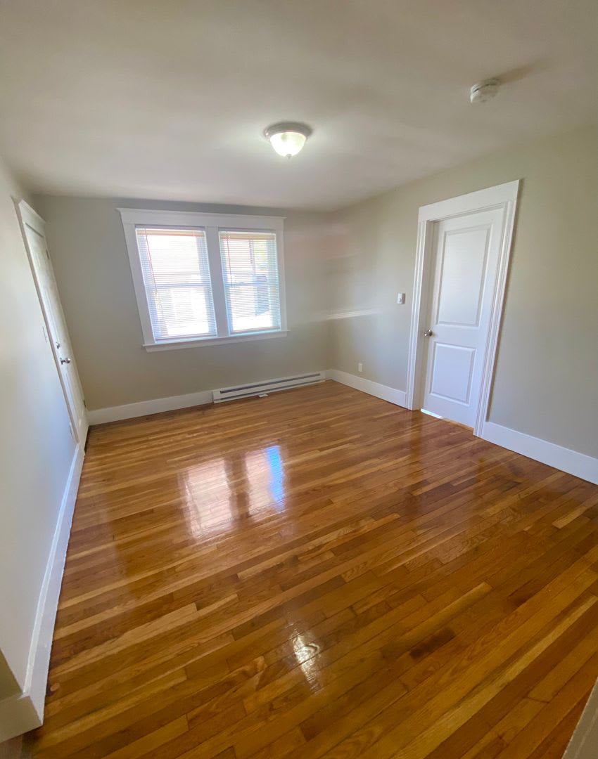 SALEM 3-Bed, 1-Bath – photo 3