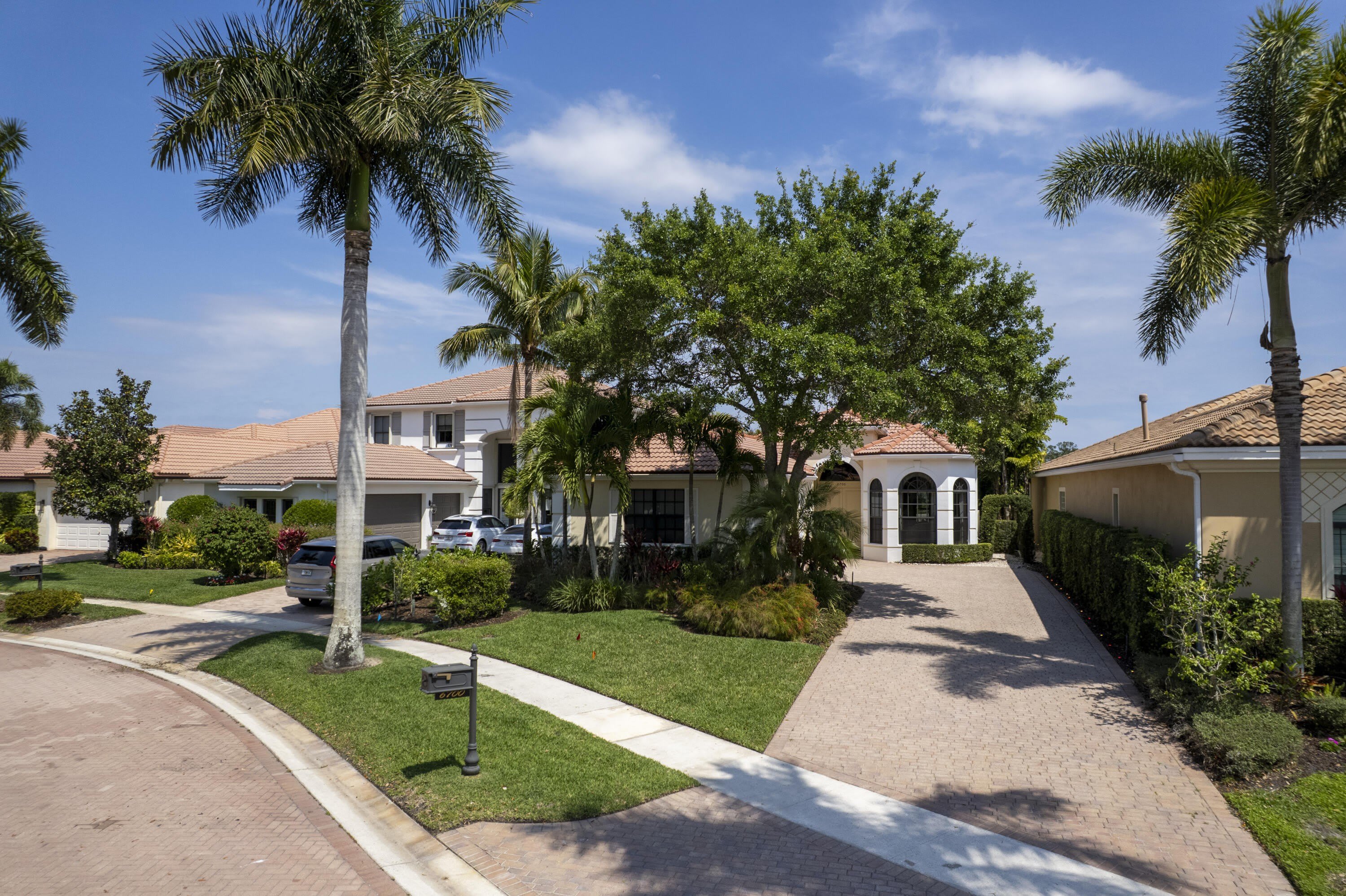 6700 Fox Hollow Drive – photo 2