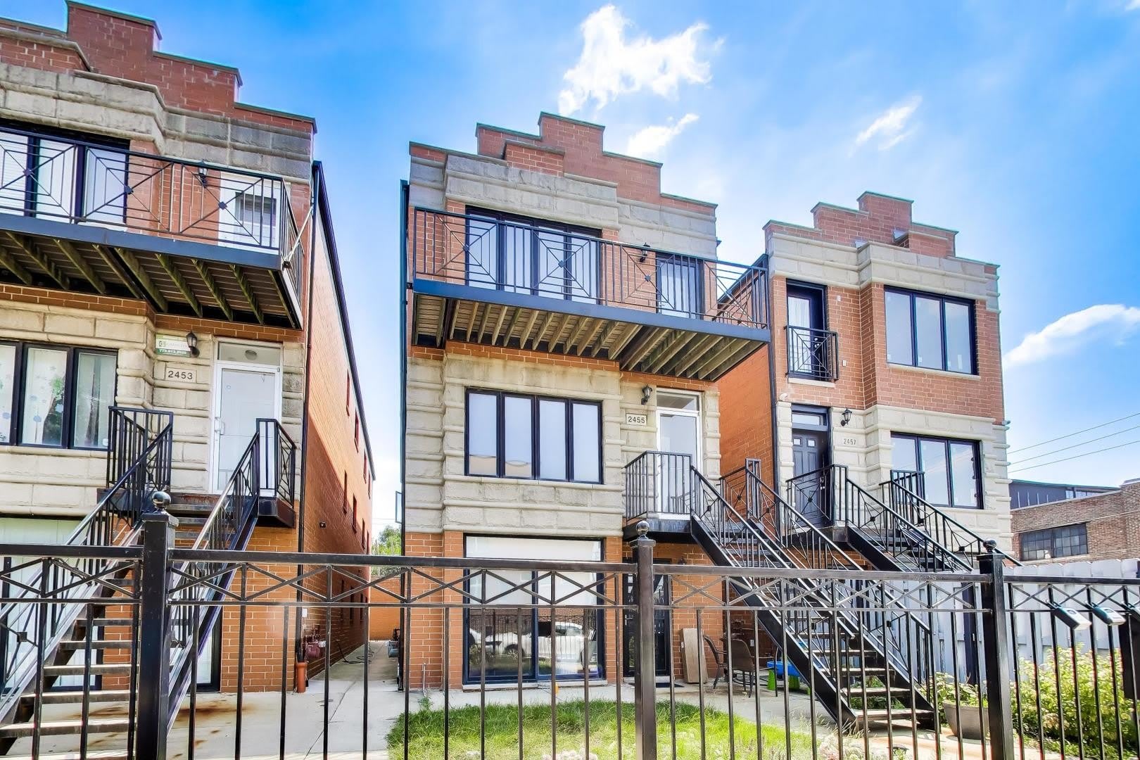2455 W Arthington Street – photo 1