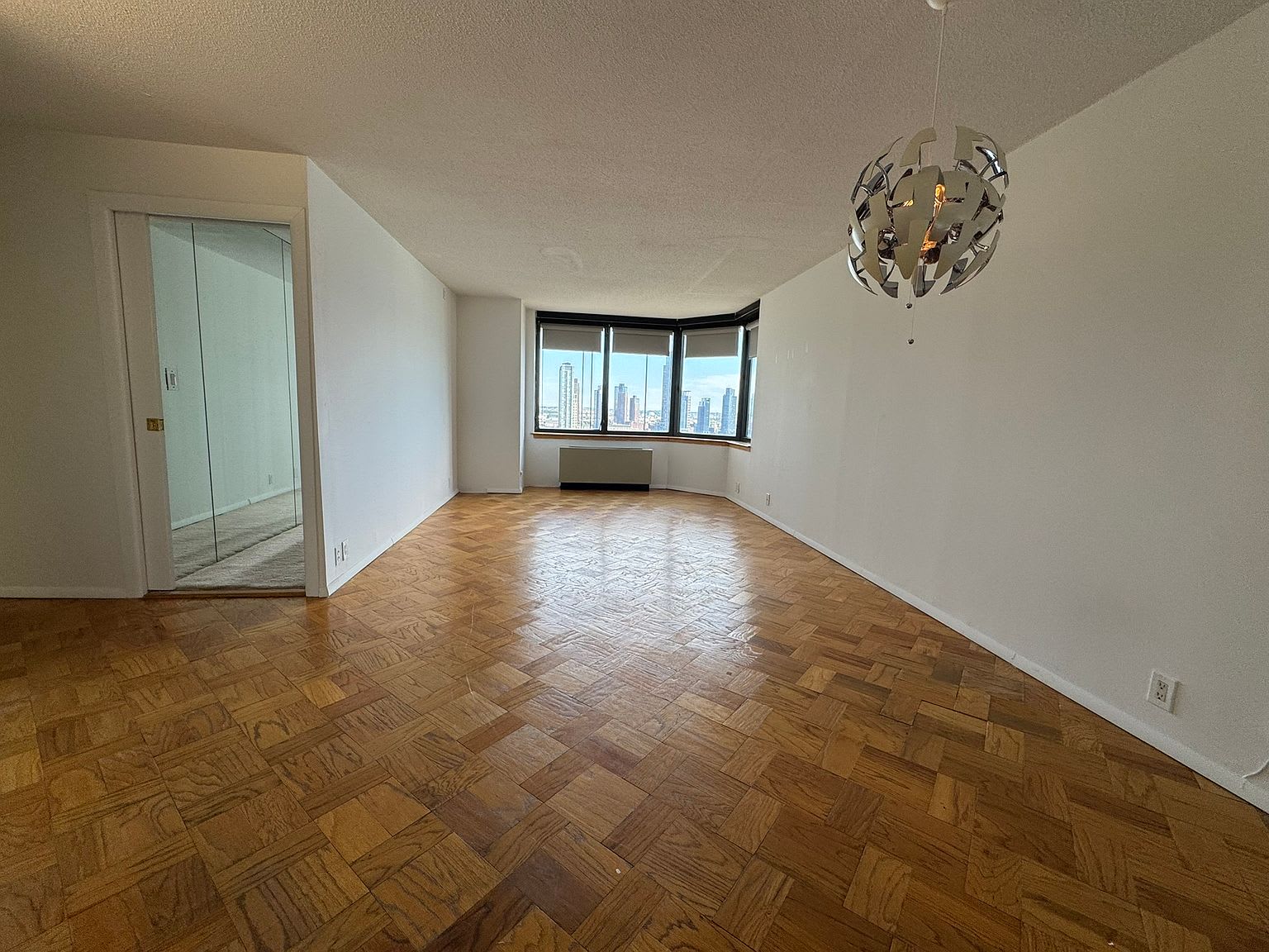 415 E 37th St Apt 24C – photo 1
