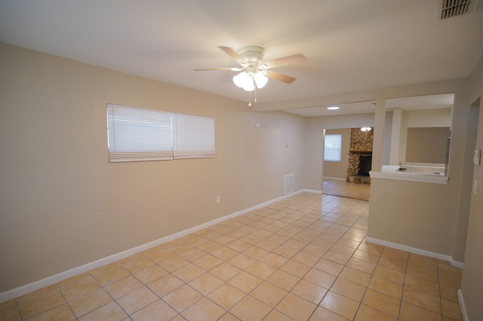 3 Bed / 2 Full Bath Home off Orange Ave – photo 2