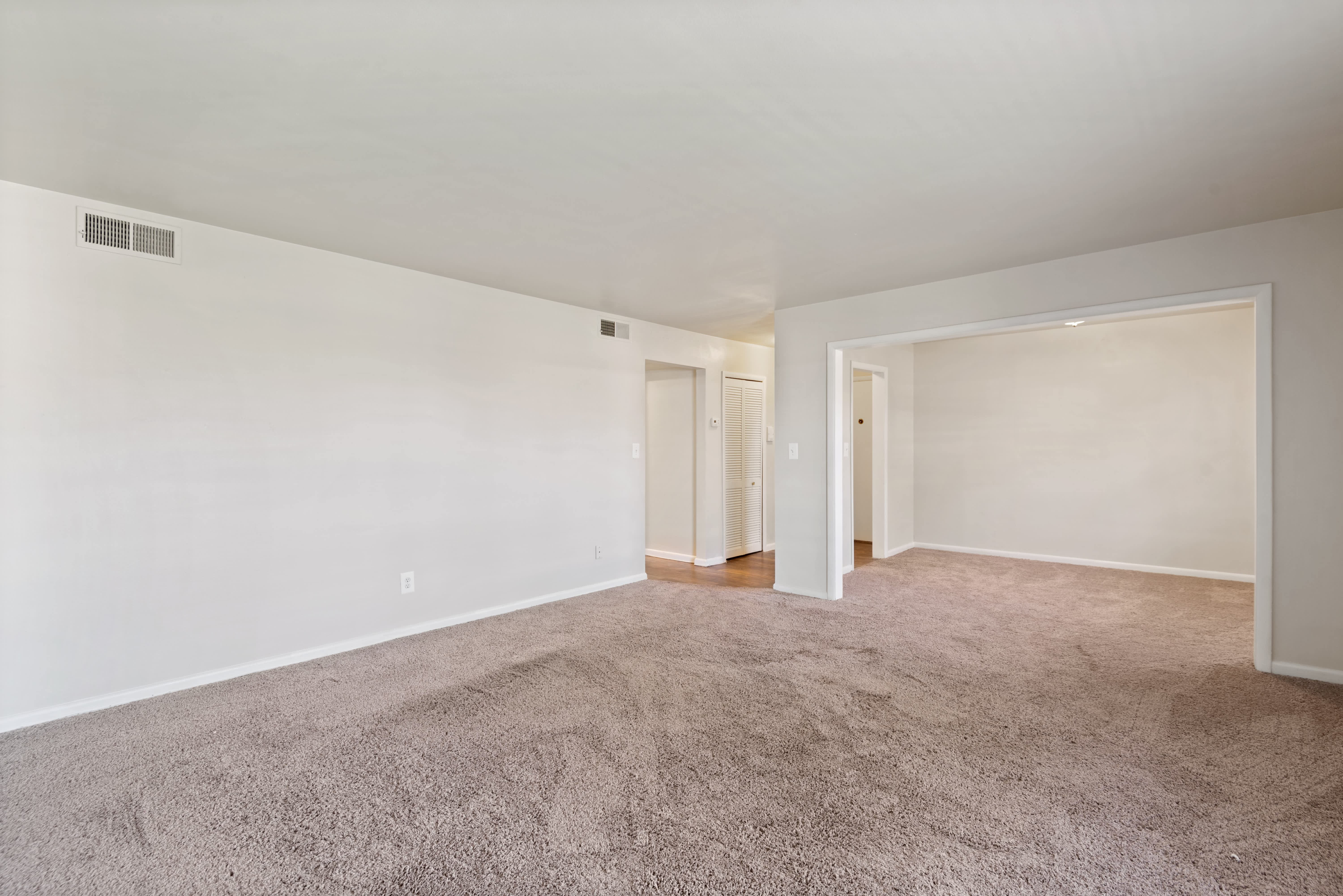 Wilshire Apartments – photo 3