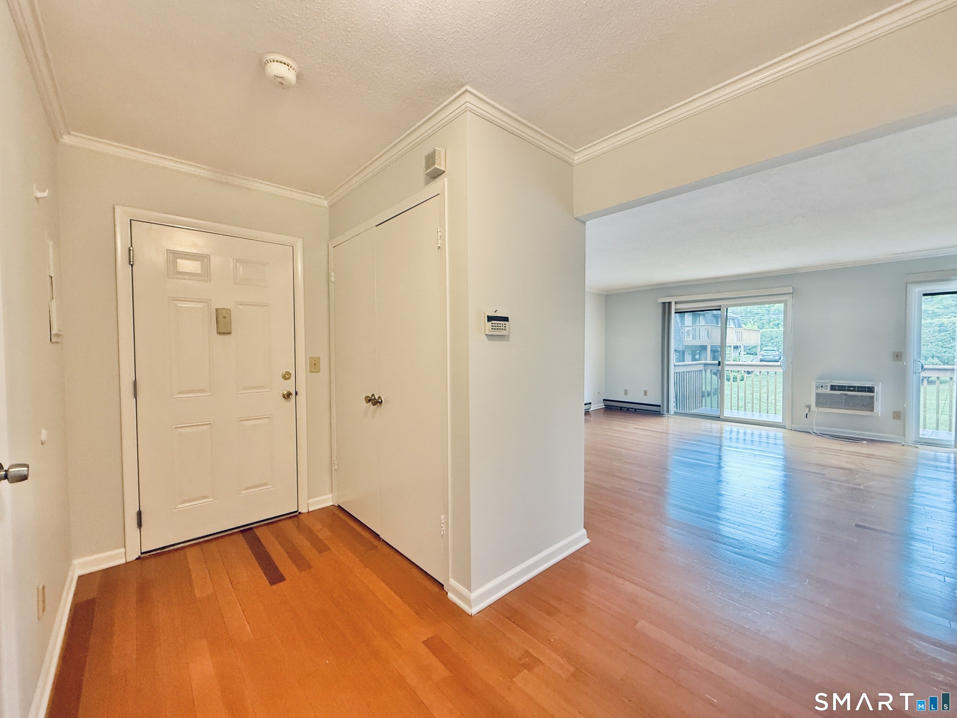 180 Colonial Road – photo 4