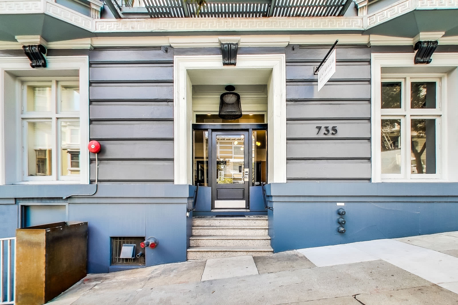 735 TAYLOR Apartments – photo 2