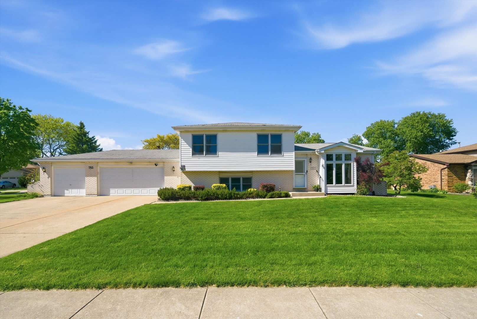 752 Rosanne Street – photo 2