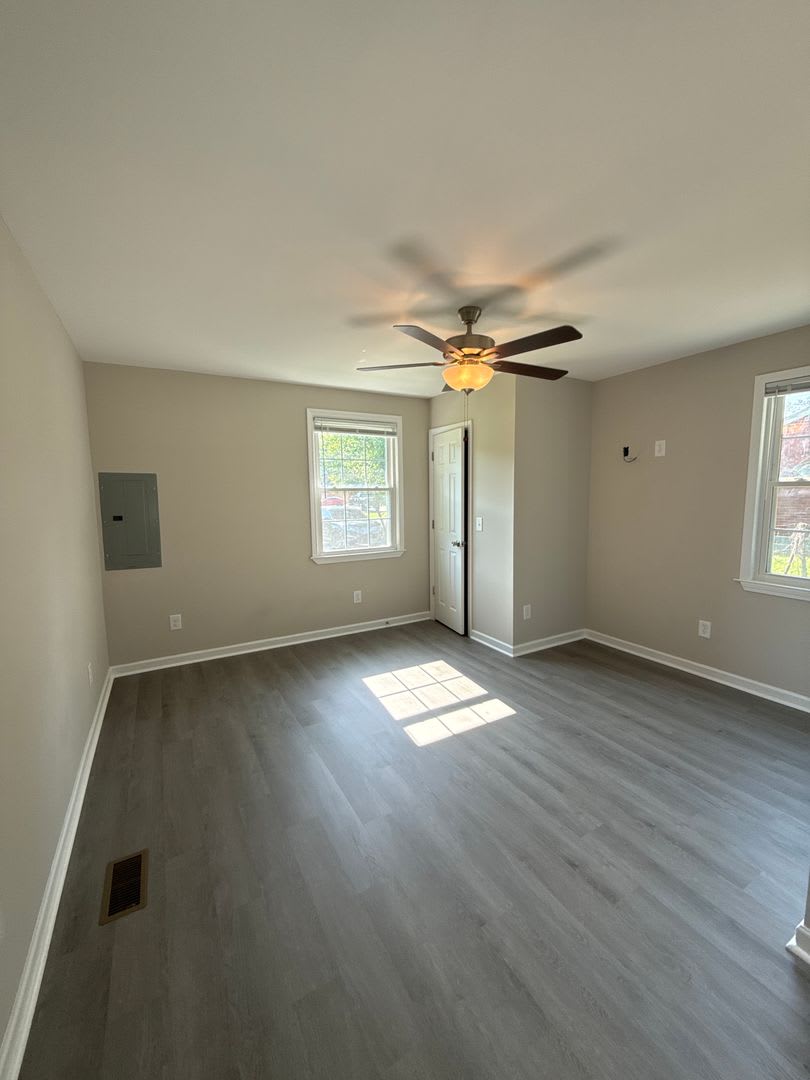 Newly Remodeled 4 Bedroom, fenced yard, 16x12 shed – photo 5