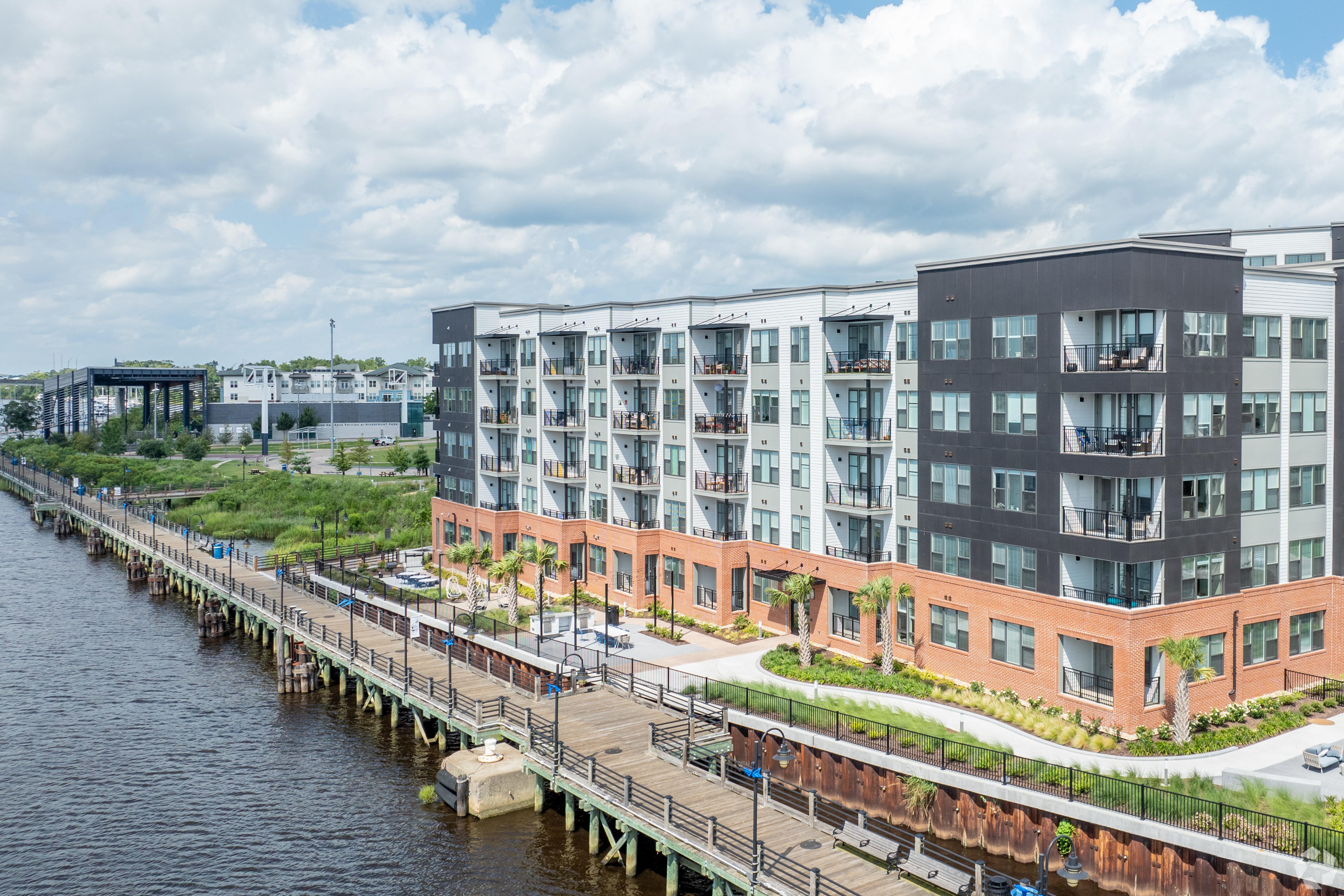 Metropolitan at The Riverwalk – photo 2