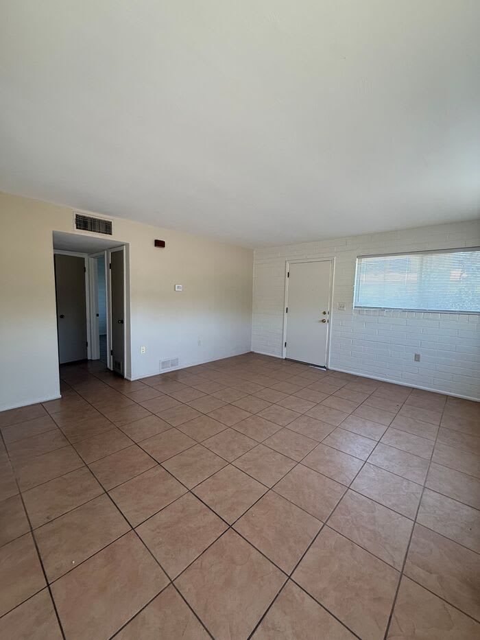 2550 North Park Avenue – photo 3