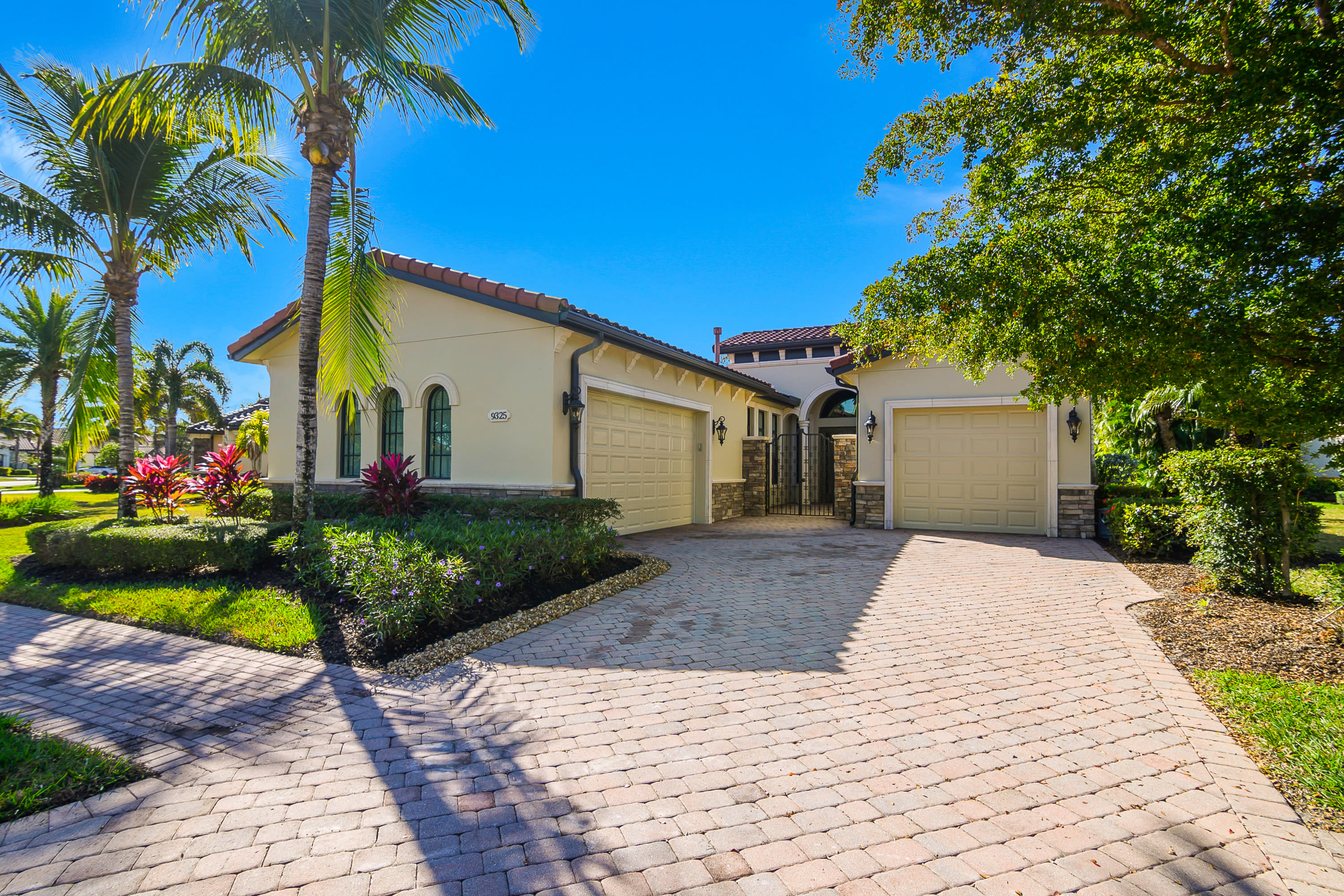 9325 Vercelli Court – photo 1