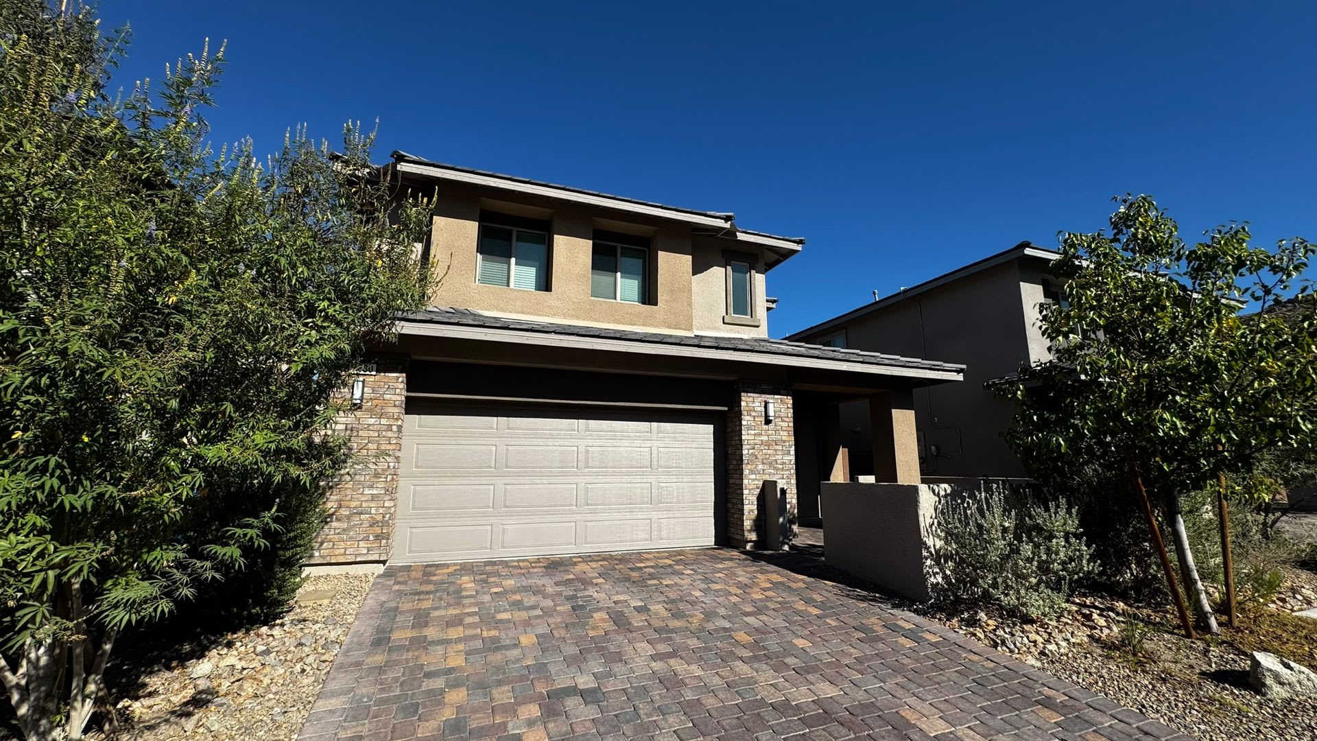 Upscale Executive Living – photo 1