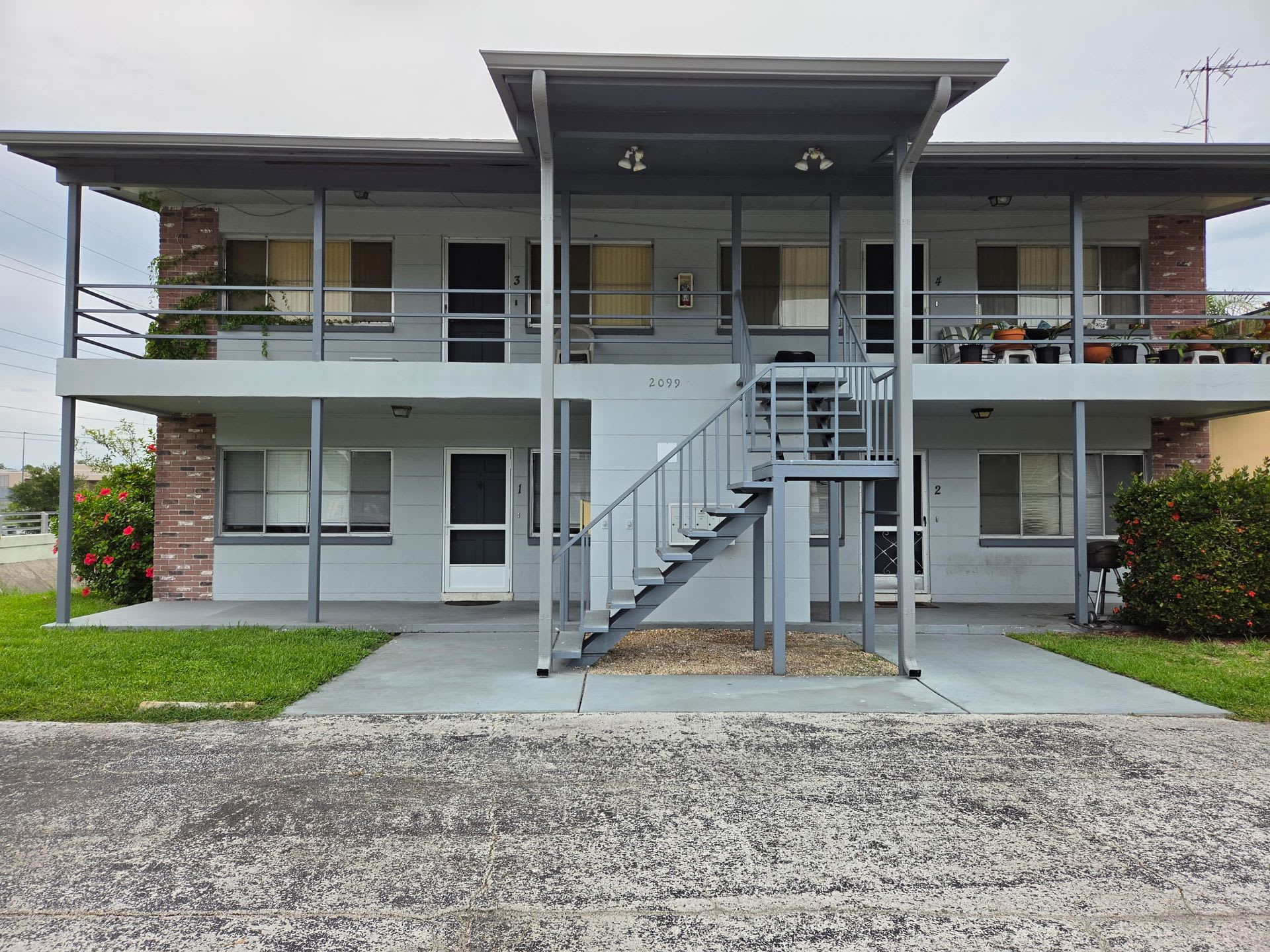 Updated 1 Bedroom Apartment Near the Beach – First Floor – Cats Welcome! – photo 1