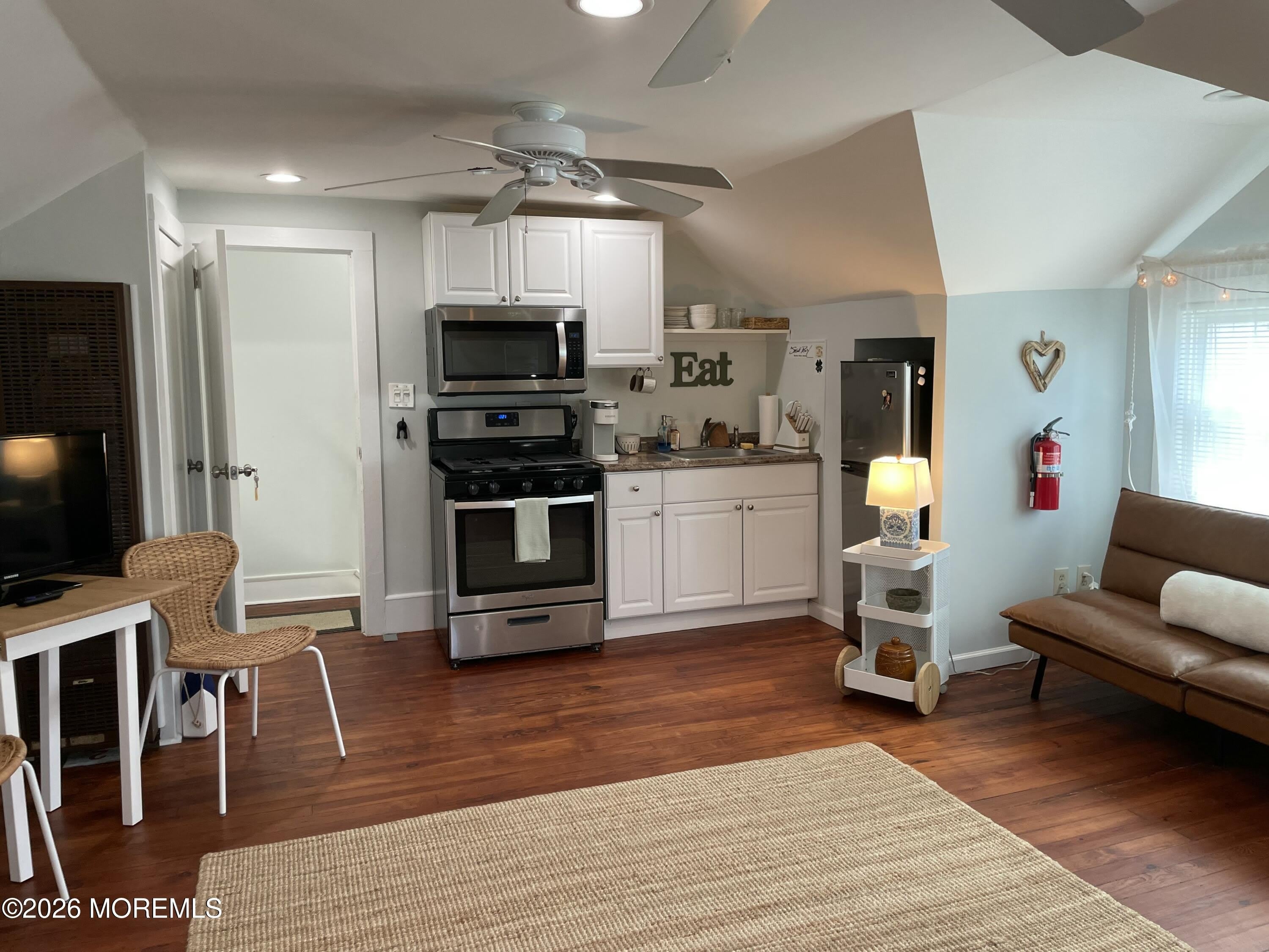 205 1/2 Euclid Avenue – photo 2