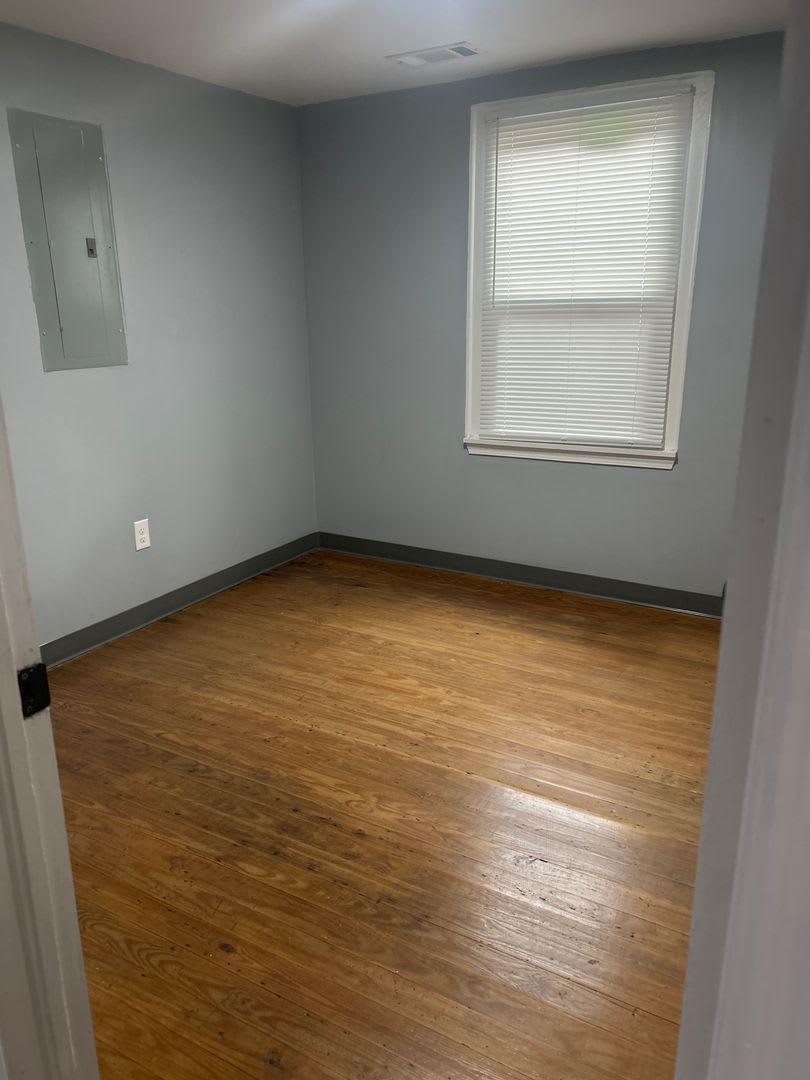 206 Whitehead St NE – photo 3