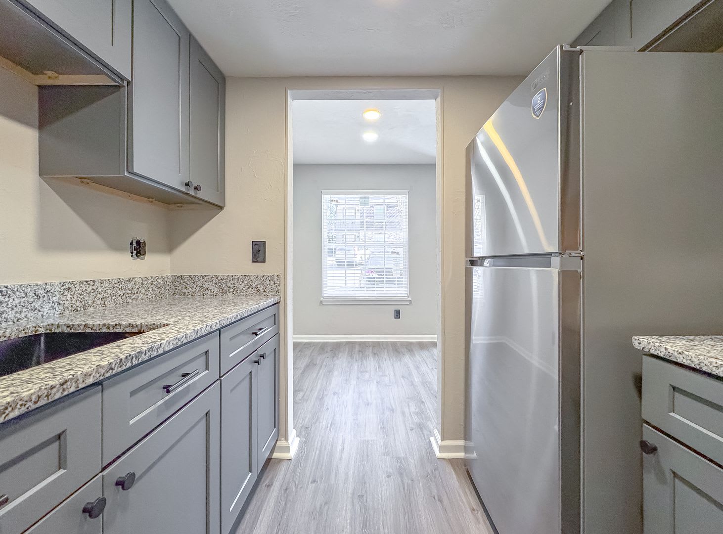 COMPLETLEY RENOVATED 1/1 FOR ONLY 1100$ – photo 4