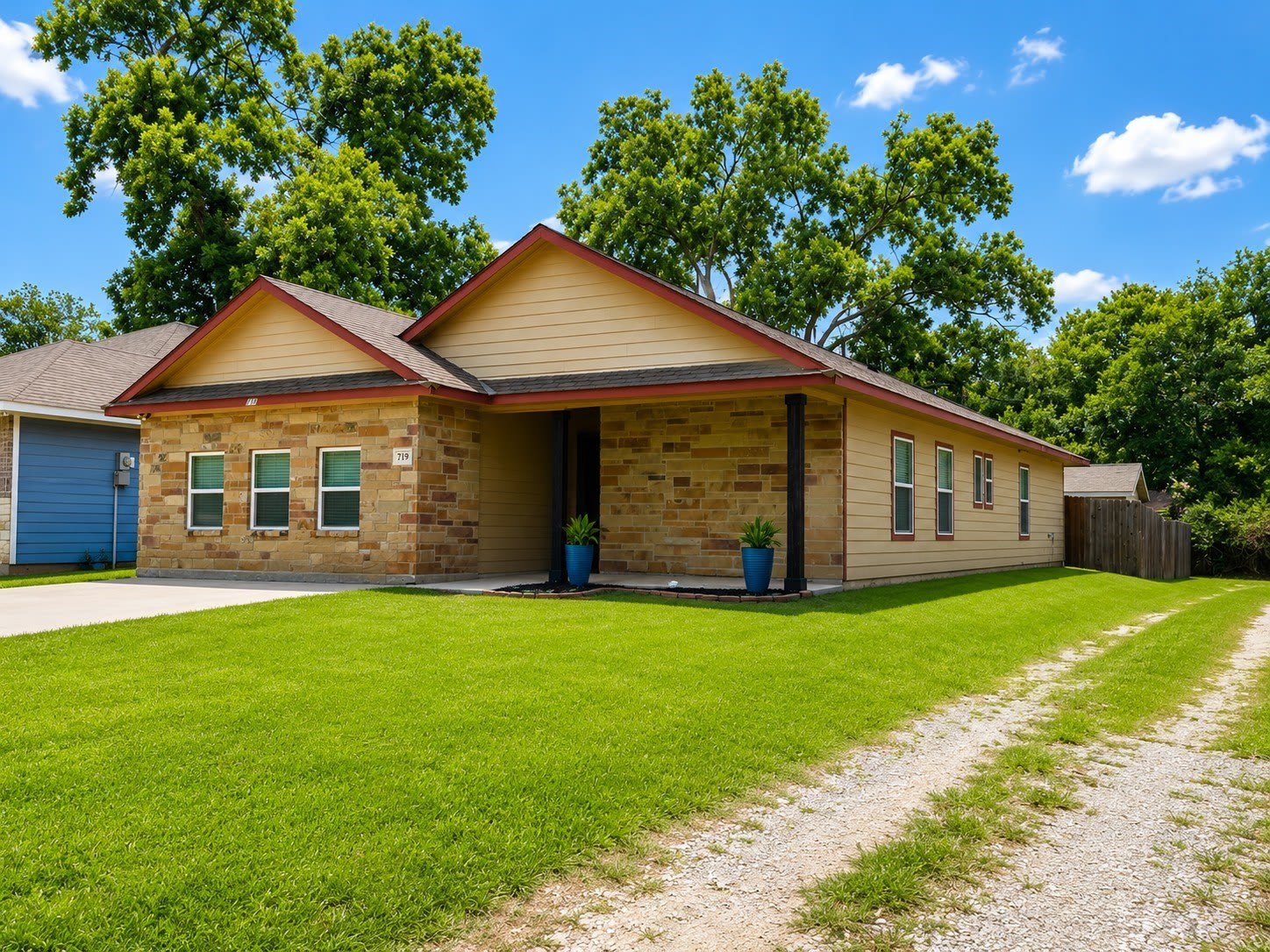 719 E 6th Street – photo 2
