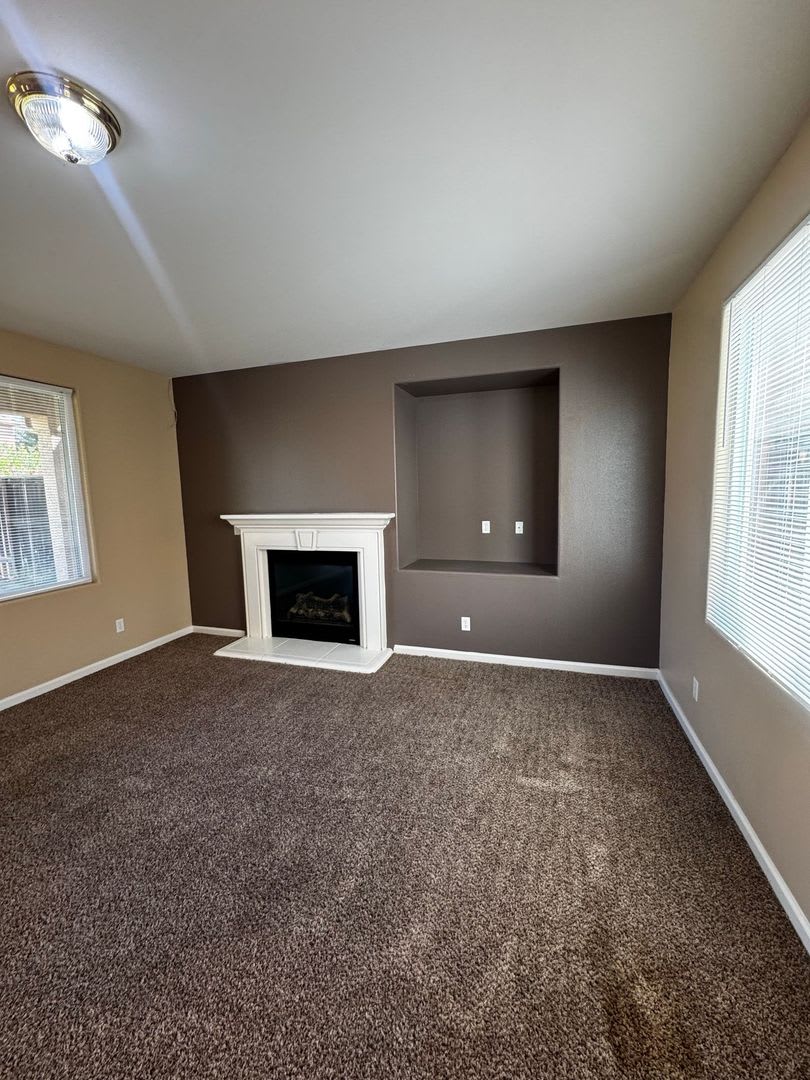 SPECIAL: $200 OFF SECOND MONTH'S RENT! Amazing 5 Bedroom House – photo 5