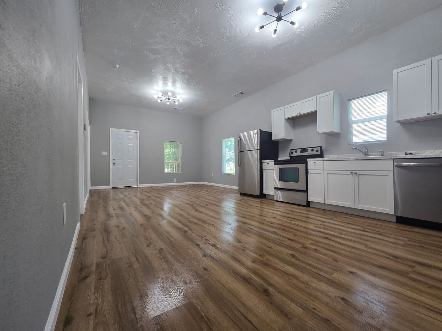 Stylish Newly Renovated 3-Bed, 2-Bath Retreat – photo 5