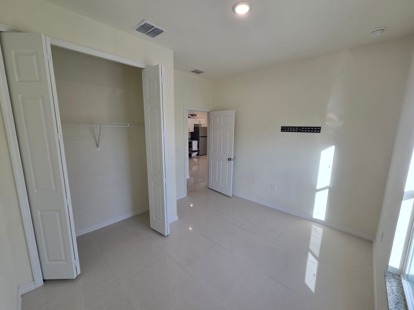 Great location, close to ST RD 82-Three bedroom/2 bathroom – photo 5