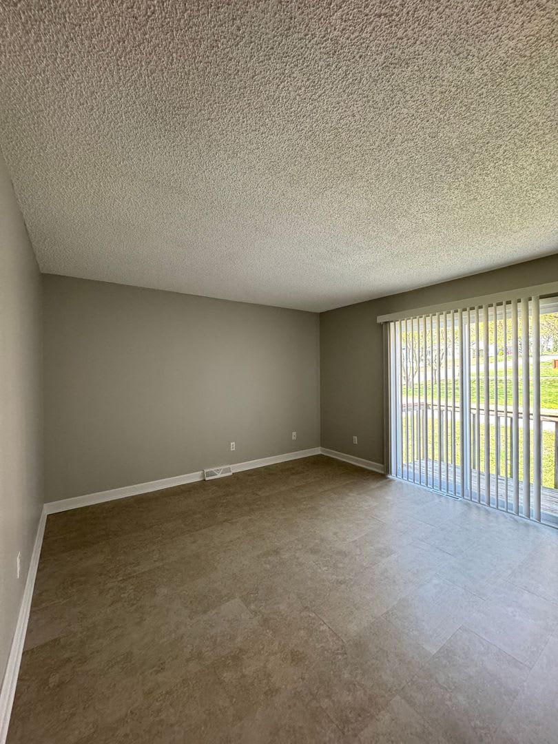 2 Bed Duplex with Bonus Room & Garage – photo 2