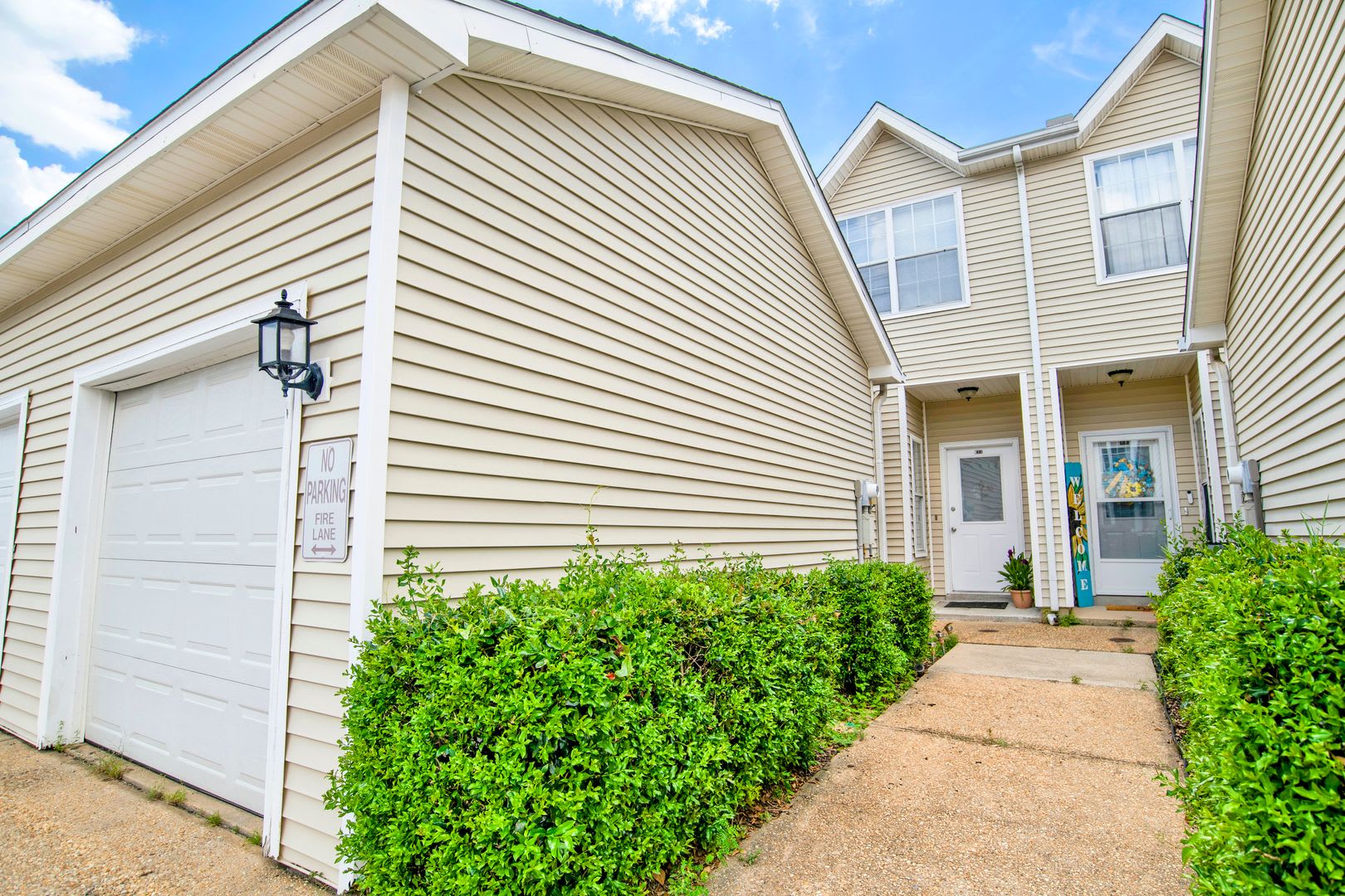 Spacious 2 Bed 2 5 Bath Townhome In Pool Condo Complex – photo 2