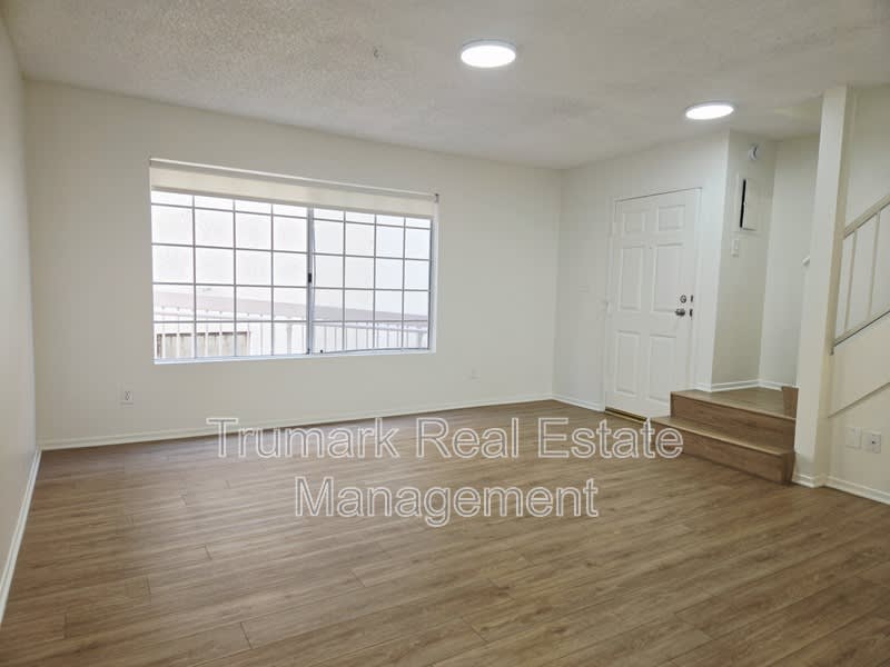 1122 E Elk Ave. – photo 3