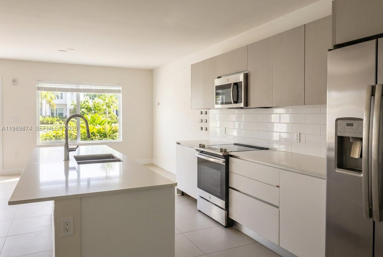 2535 Northeast 193rd Street – photo 2