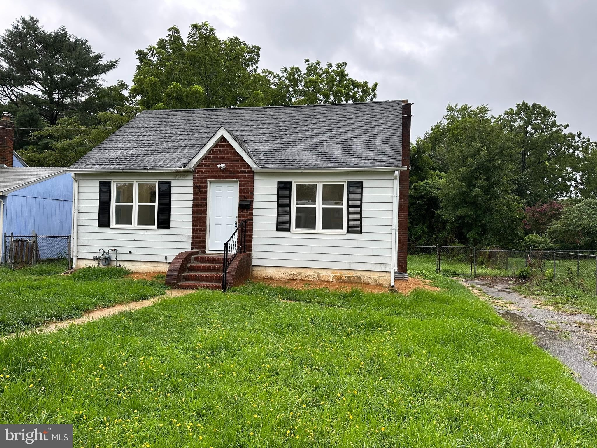 104 PEARL ST S – photo 1