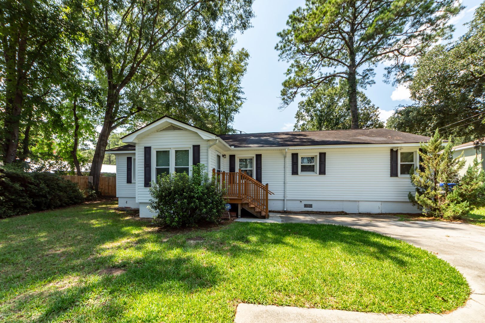 3 Bedroom, 2 Bathroom Home in West Ashley – photo 1