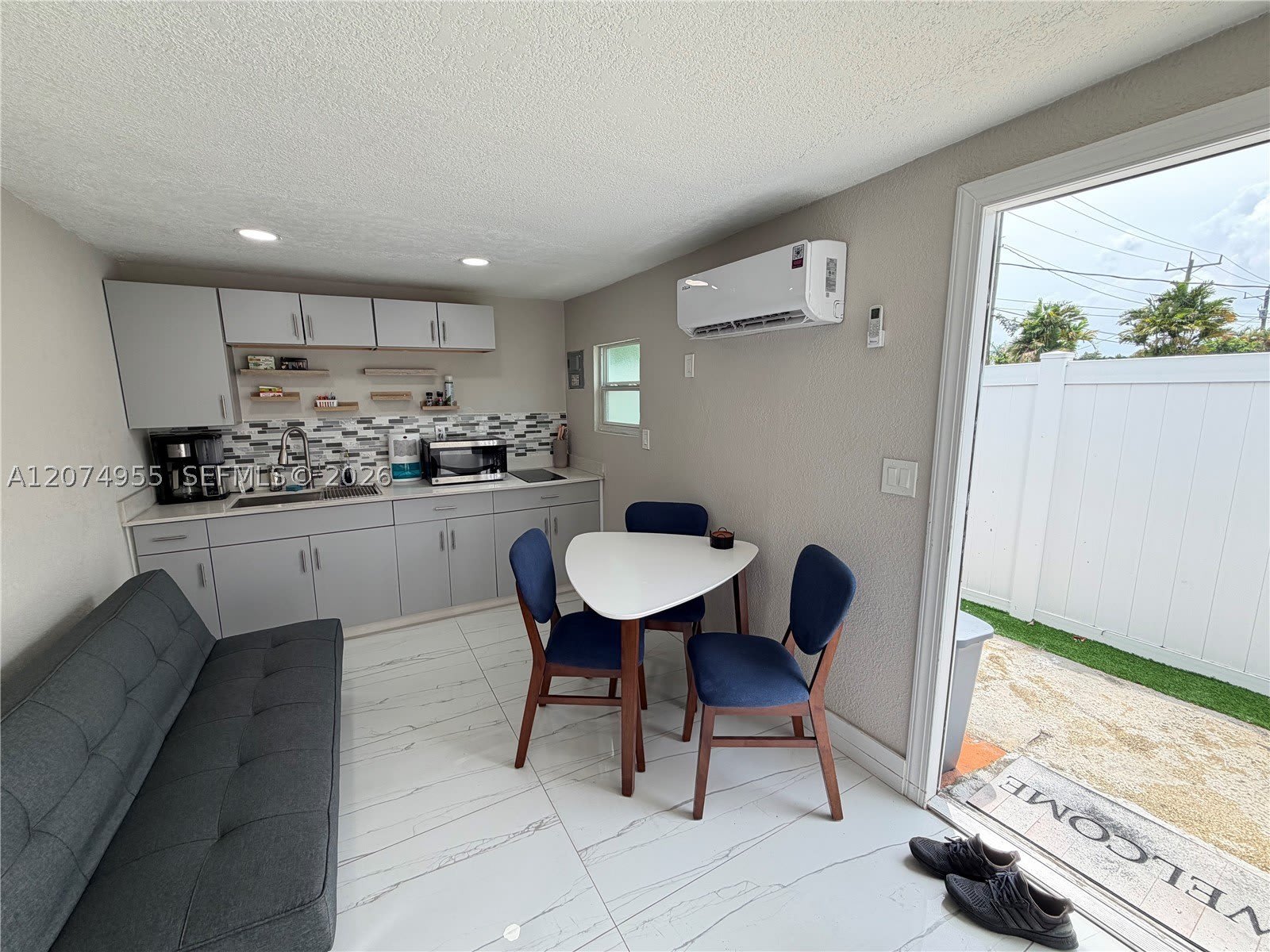 6830 SW 8th St – photo 2