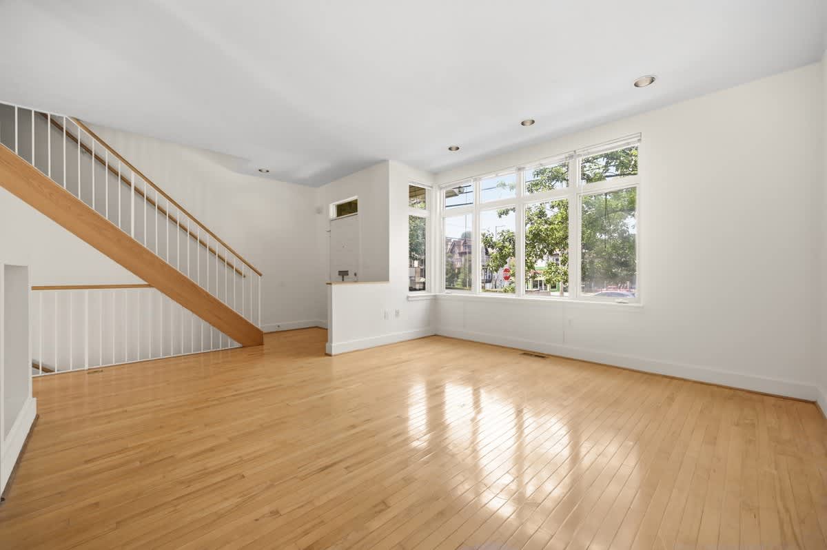 251 Carron St – photo 3