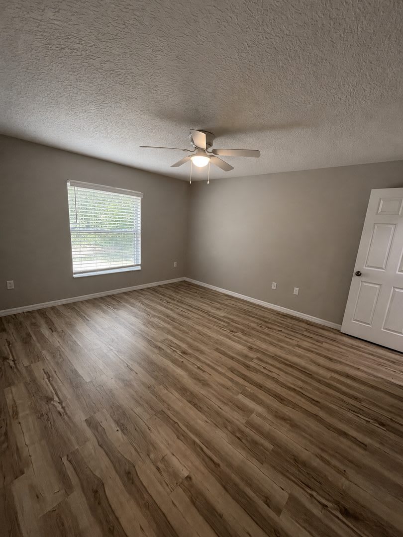 Spacious 3BR/2BA Home w/ Vaulted Ceilings &amp; Granite Countertops! – photo 3