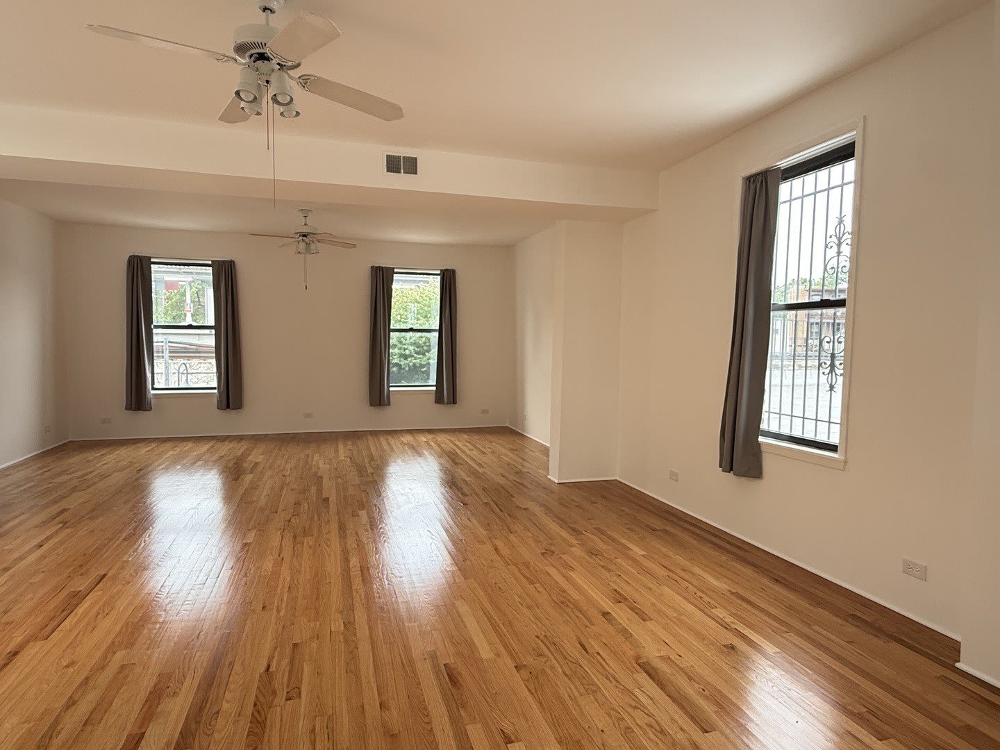 1524 W Jarvis Avenue – photo 2