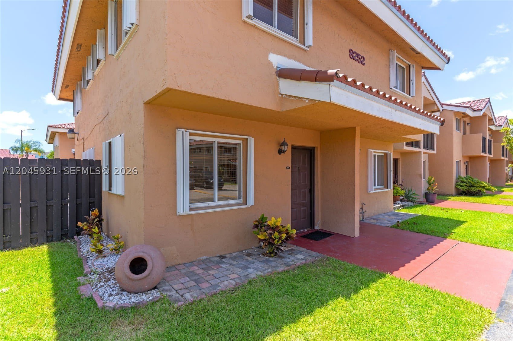 8252 NW 6th Ter – photo 1