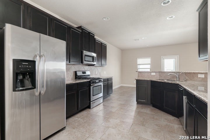 660 Community Dr – photo 3