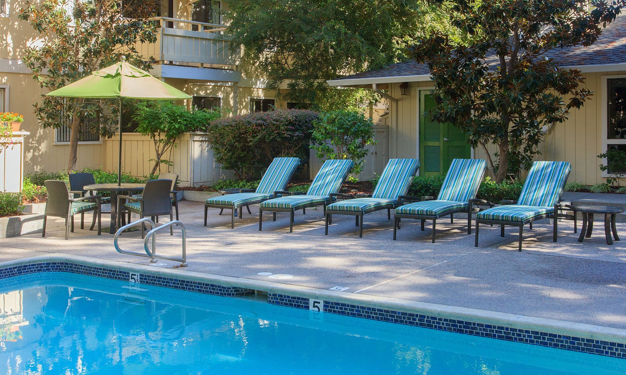 Central Park Apartments – photo 2