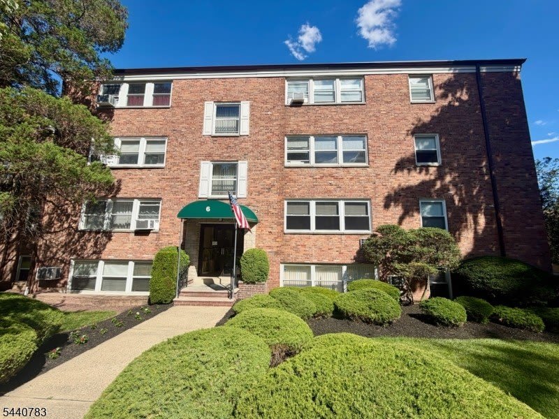 6-12 Hillside Ave C0204 – photo 2
