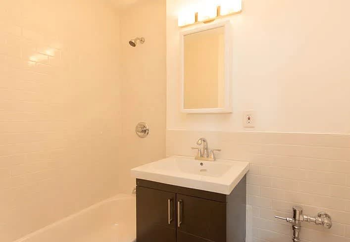3850 Hudson Manor Ter Apt 5DW – photo 4