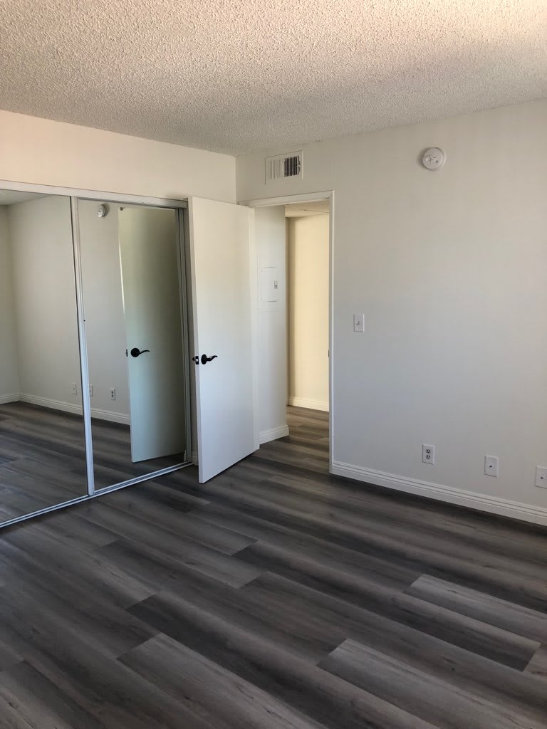 1344 N Serrano Ave – photo 5
