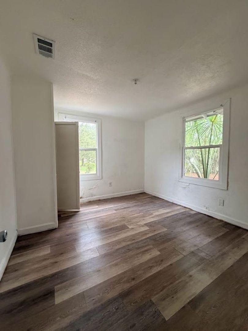 Completely Renovated 3 Bedroom, 1 Bath Home near Historic District in Leesburg – photo 4