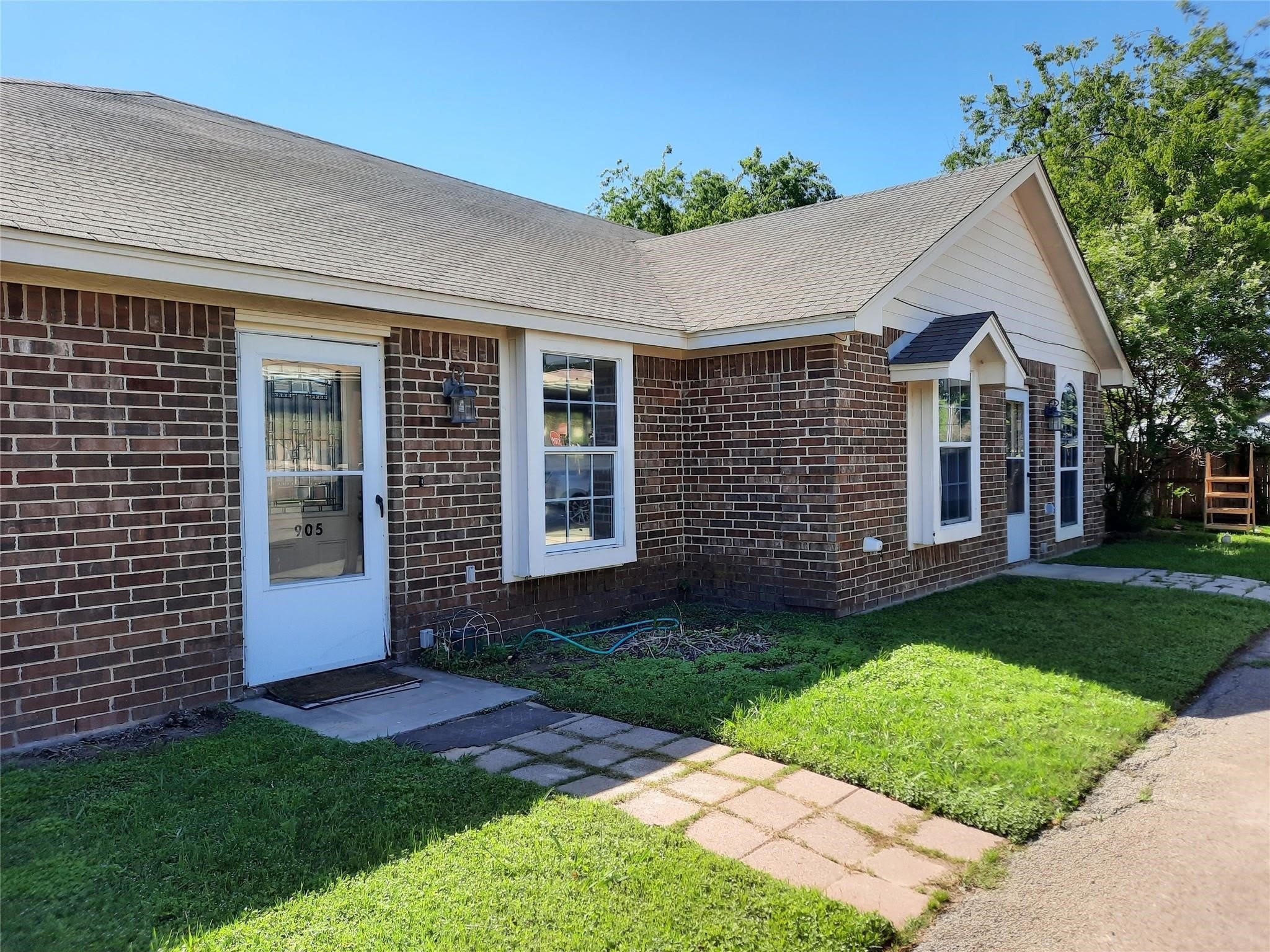 905 Sloan Street – photo 1