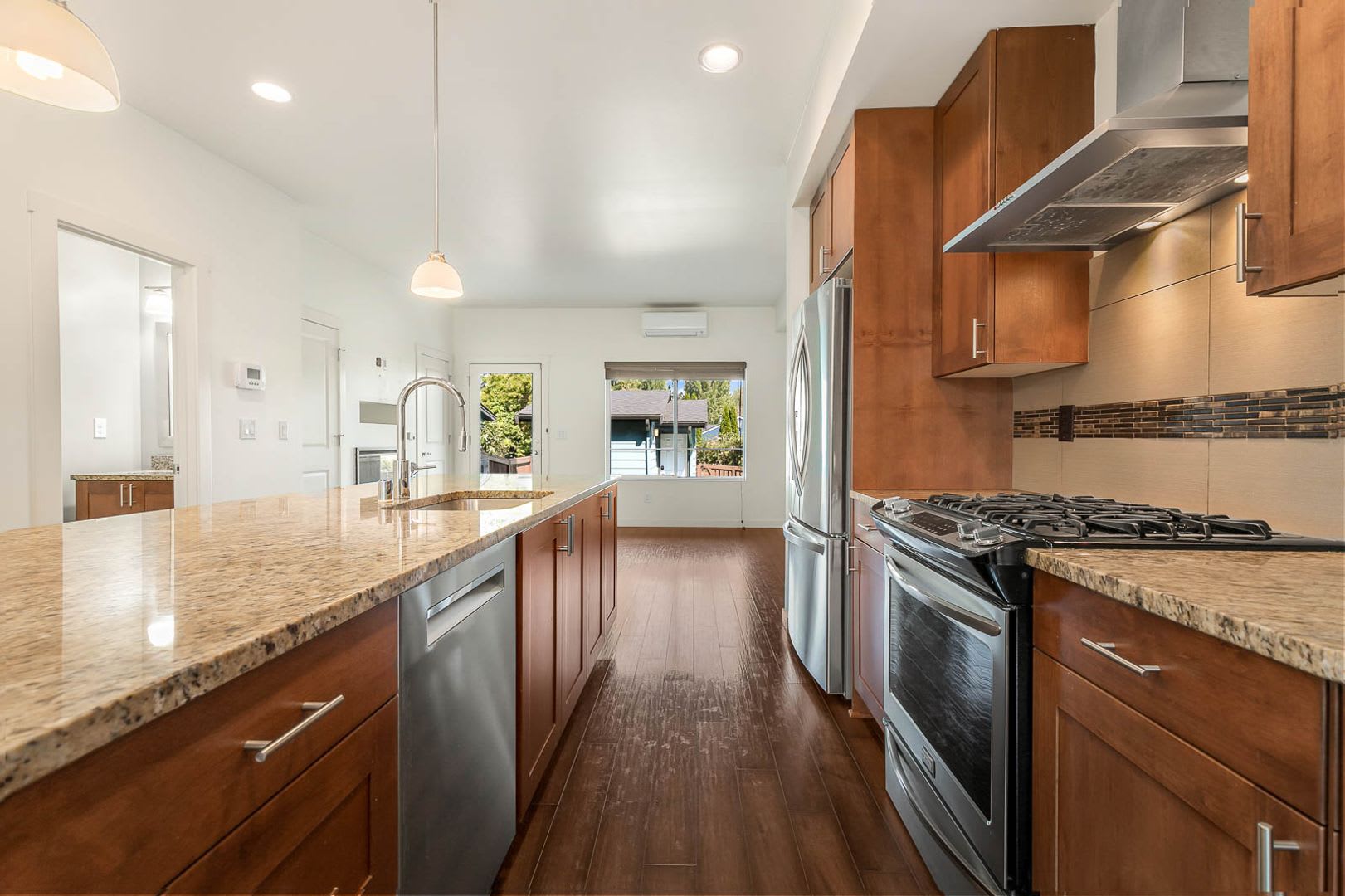 Stylish 2 Bedroom Columbia City Home with Designer Finishes & Private Yard – photo 5