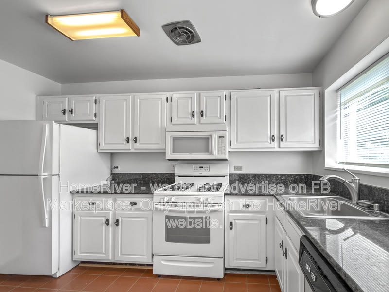 10600 Montrose Ave – photo 3