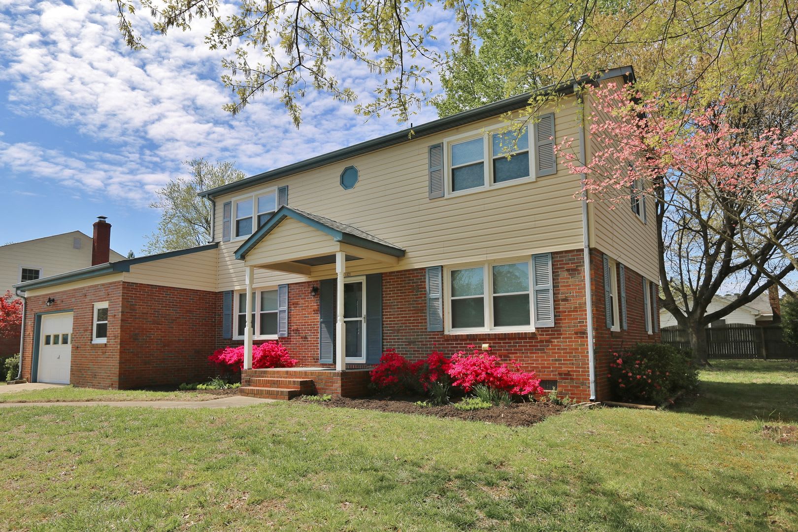 Laurel Cove Home Available 09 25 26 Awesome Schools Great Central Location All Appliances Convey – photo 1