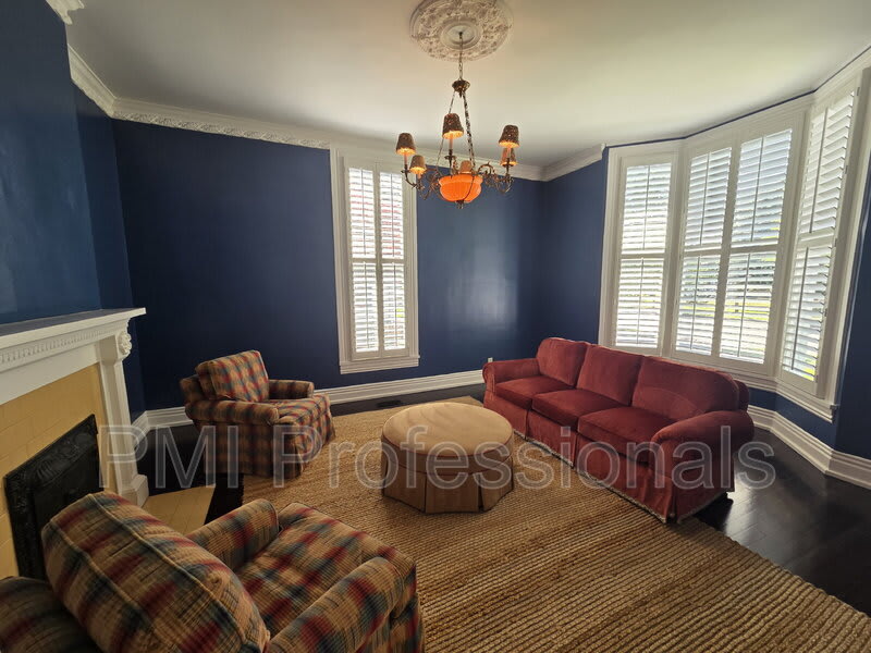 401 E Main St – photo 3