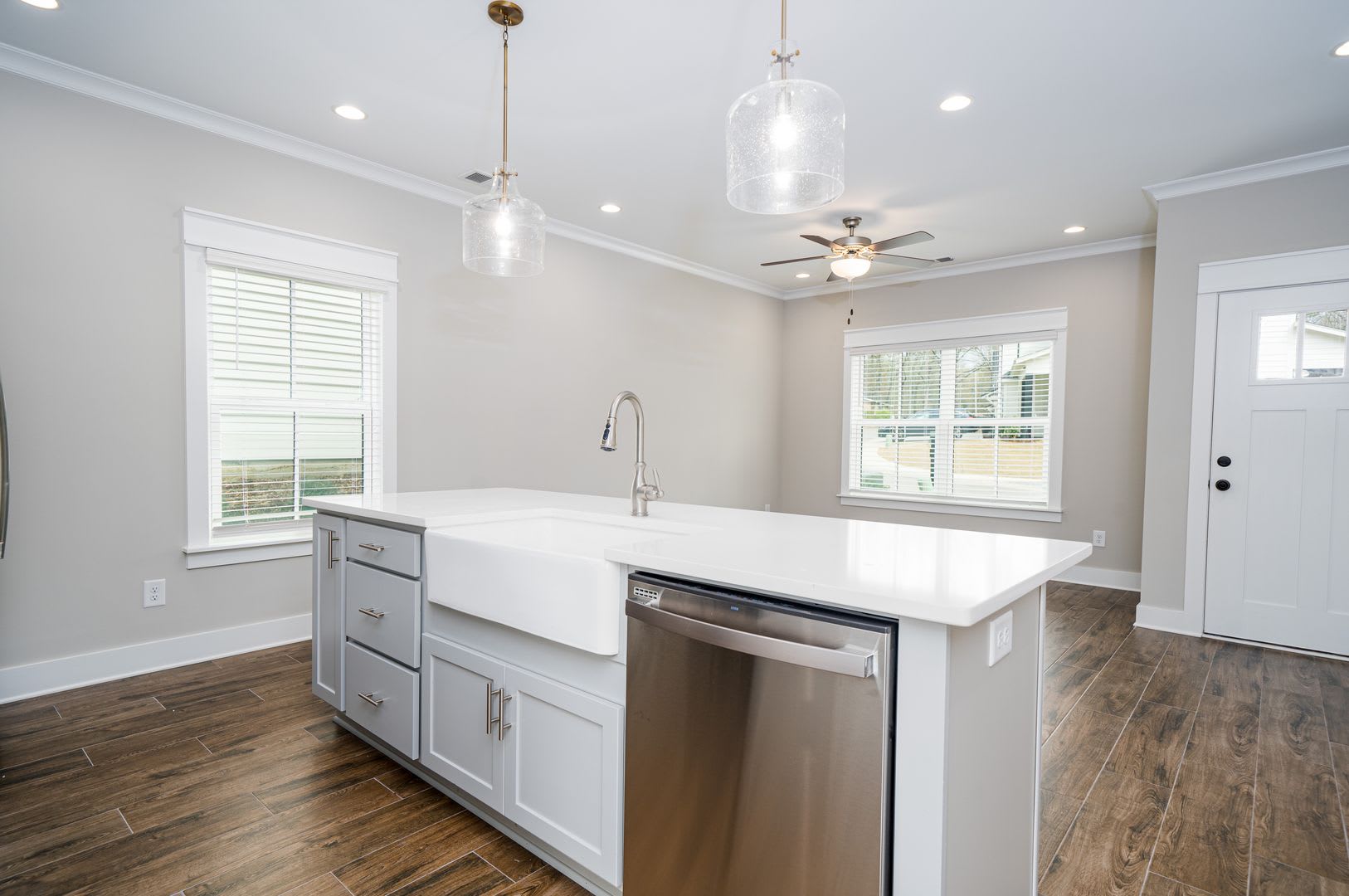 Self Tour This Home in Person with the Rently Tours App! – photo 3