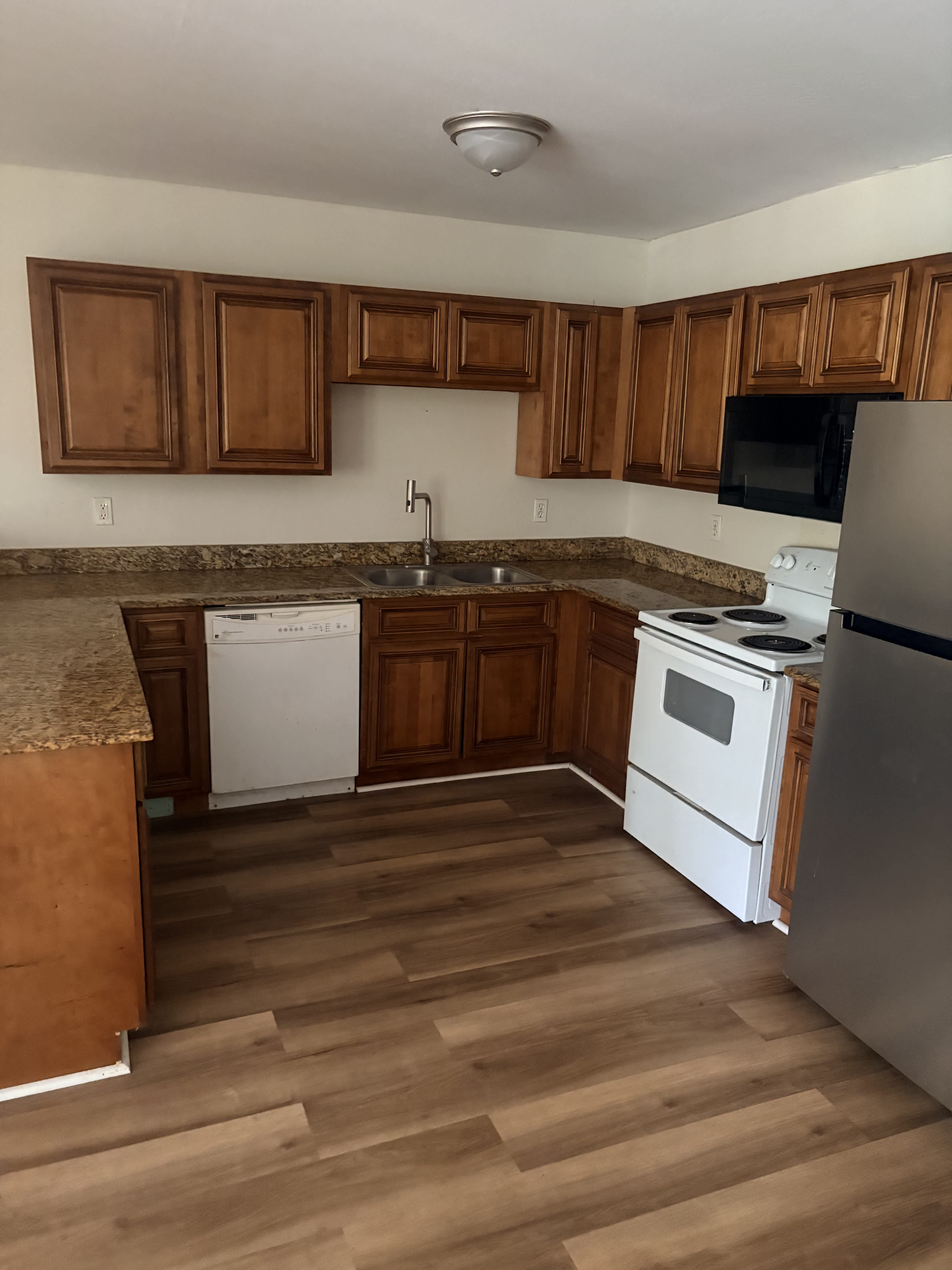 6020 E Jackson St – photo 2